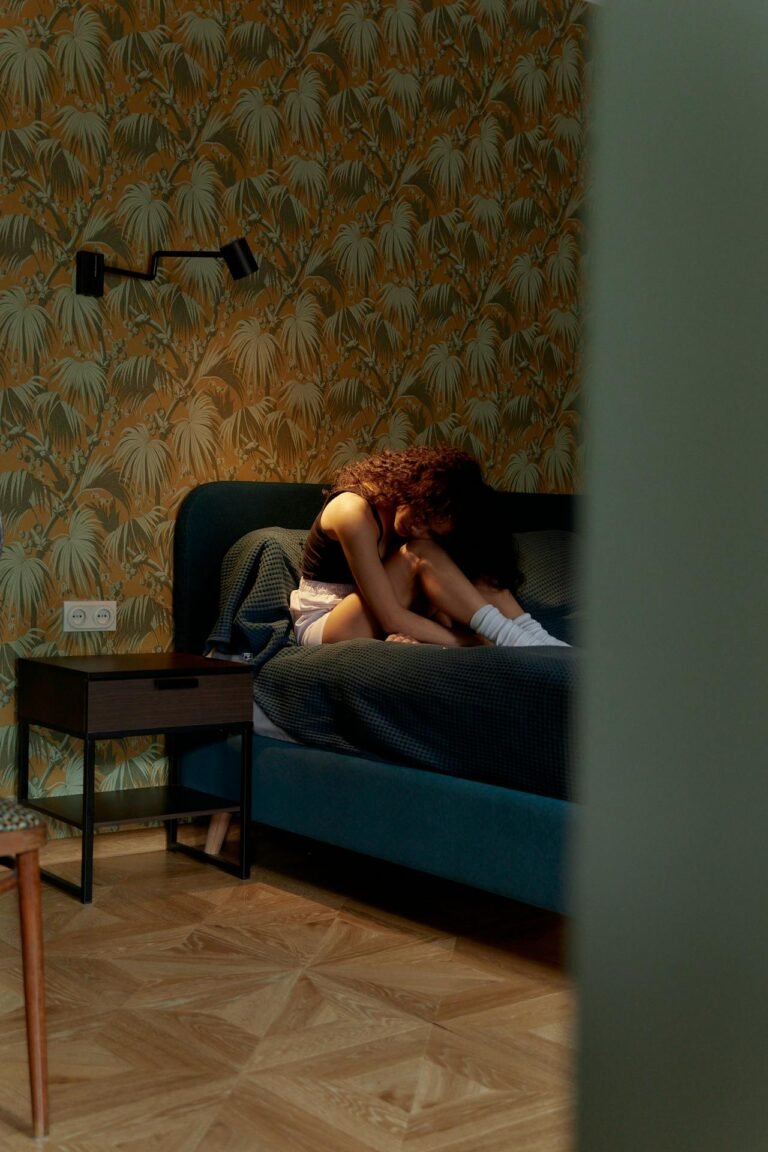 Ele não era o amor da sua vida – imagem representando tristeza e solidão após o fim de um relacionamento