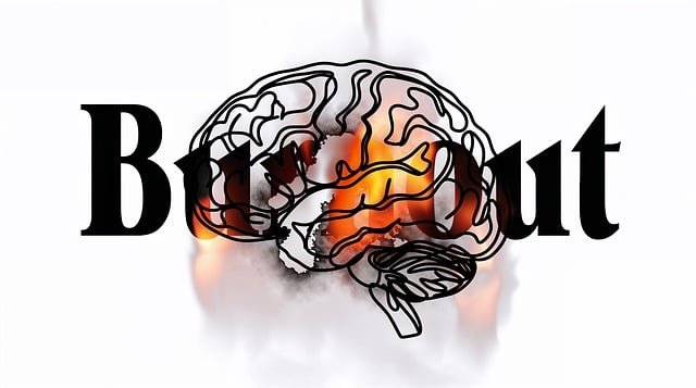 Ilustração da palavra “Burnout” com cérebro em chamas, simbolizando esgotamento emocional e mental.