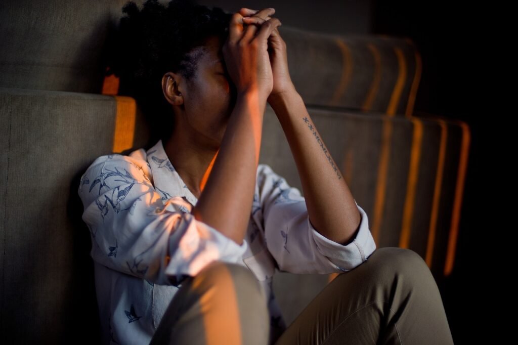 Por que é tão Difícil Esquecer um Ex? Entenda a Psicologia por Trás do Apego